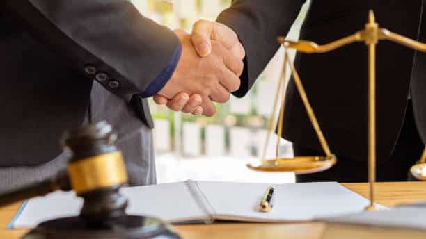 What Are the Services of a Real Estate Lawyer in Dubai?