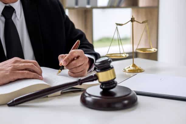ما هي خدمات المحامي العقاري في دبي؟
