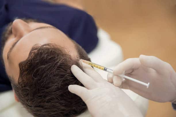 كيف يقوم احسن دكتور متخصص في علاج الشعر في أبوظبي؟